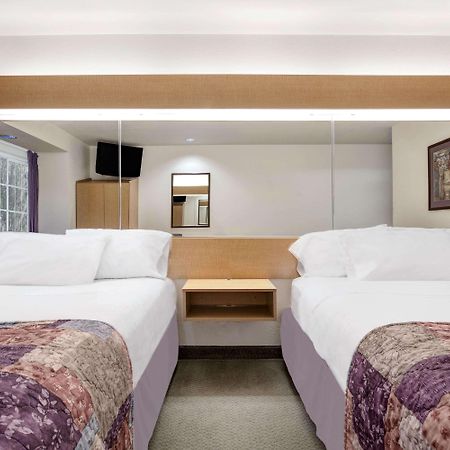 Microtel Inn & Suites By Wyndham Манкейто Экстерьер фото