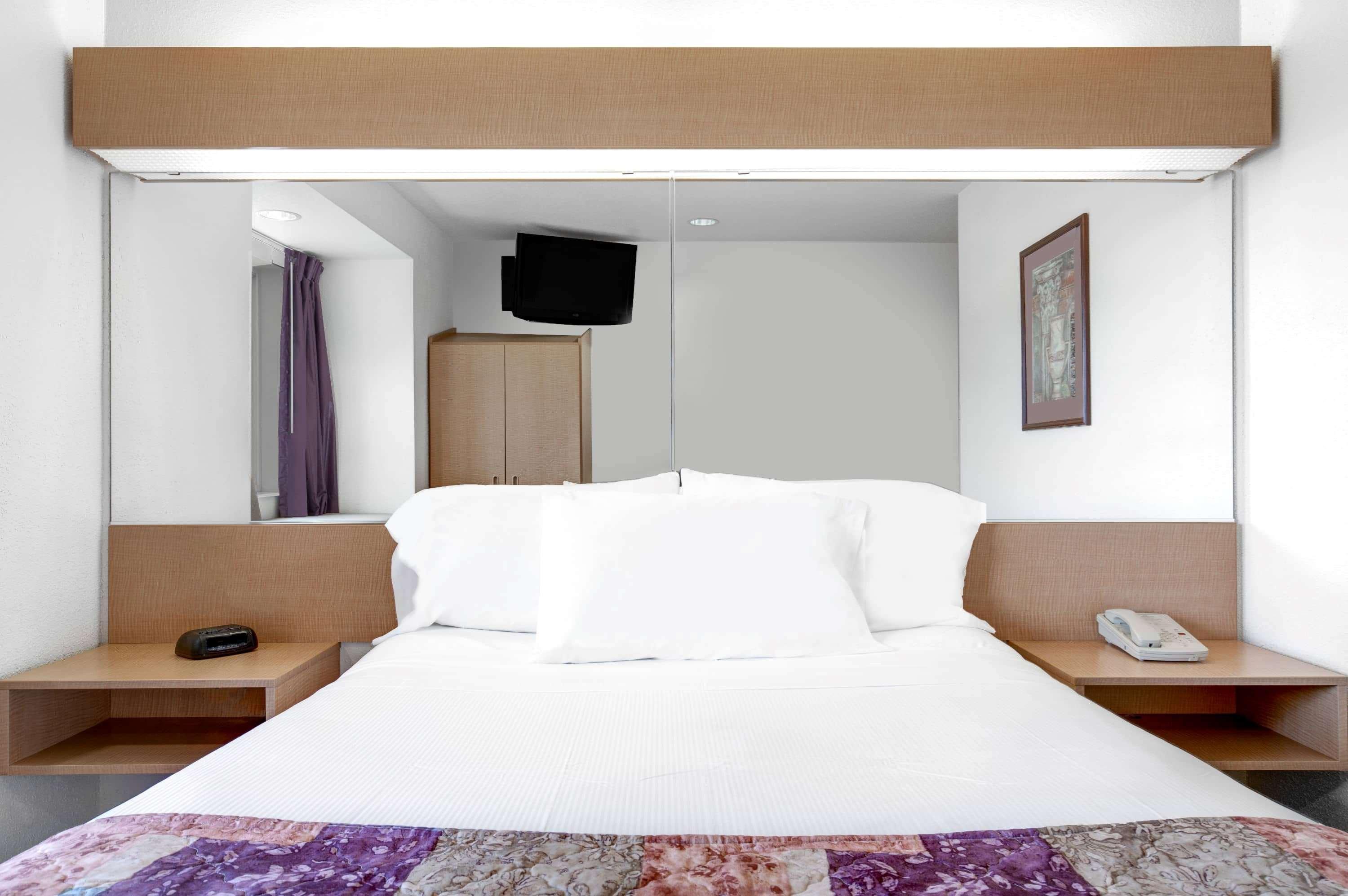 Microtel Inn & Suites By Wyndham Манкейто Экстерьер фото
