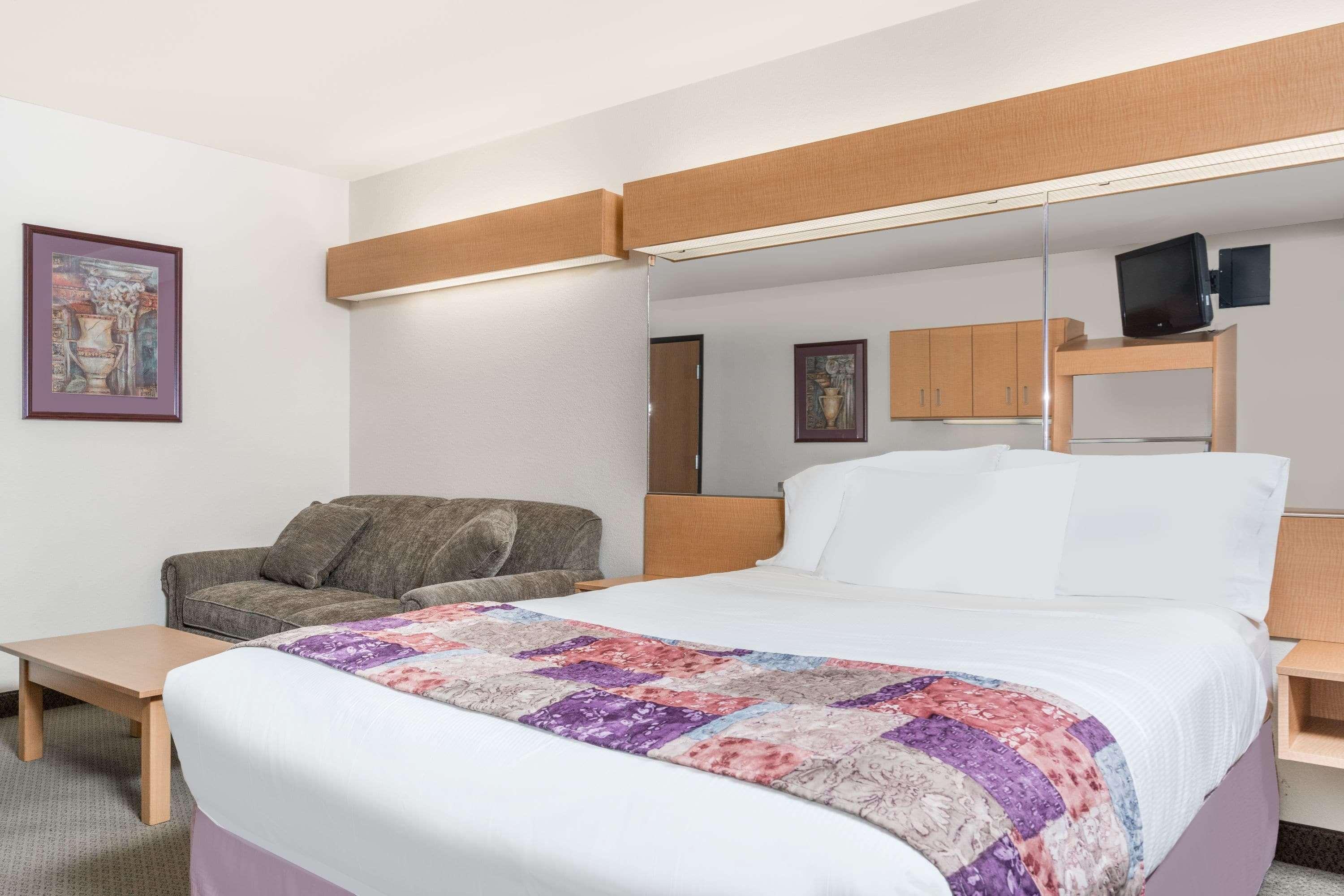 Microtel Inn & Suites By Wyndham Манкейто Экстерьер фото
