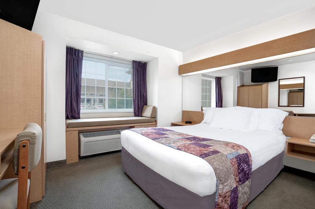 Microtel Inn & Suites By Wyndham Манкейто Экстерьер фото