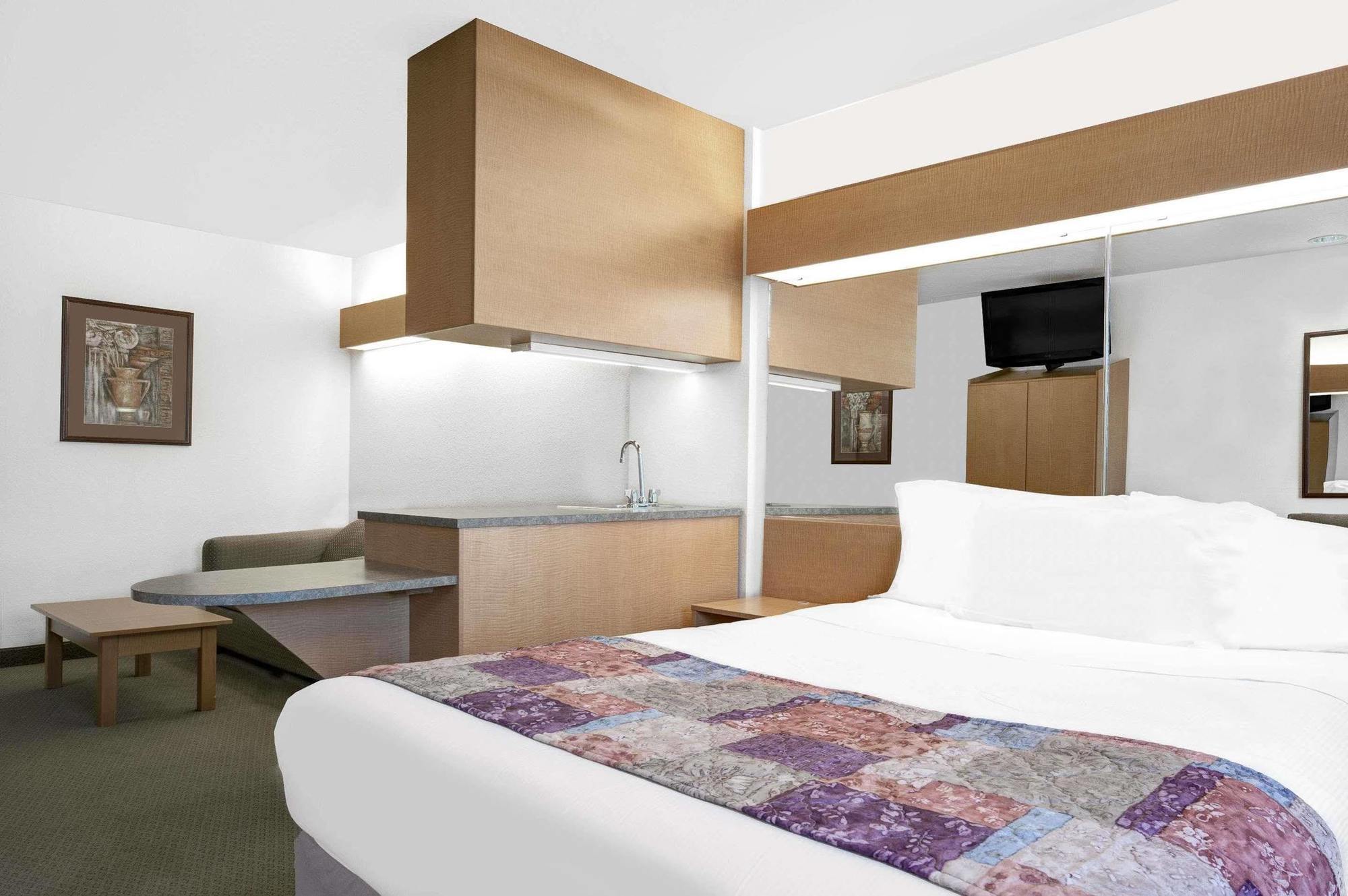 Microtel Inn & Suites By Wyndham Манкейто Экстерьер фото